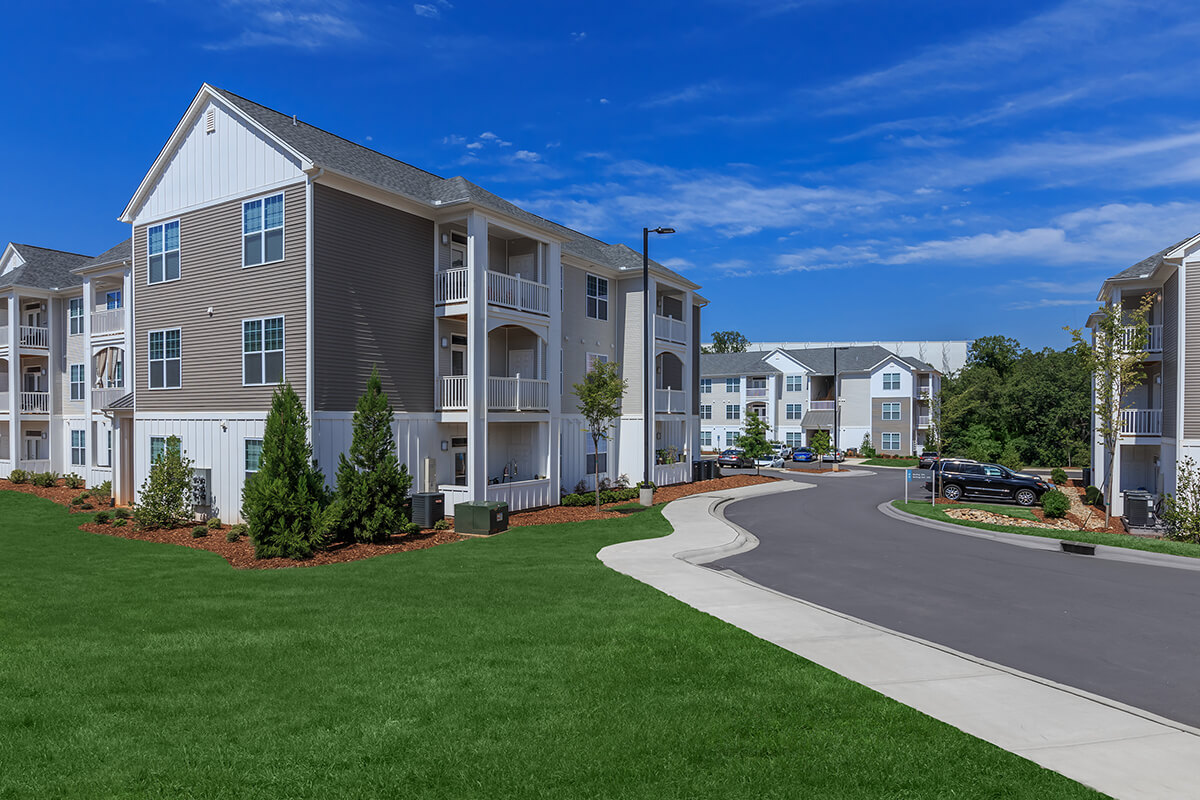 Riverstone Apartments at Long Shoals accent image 2